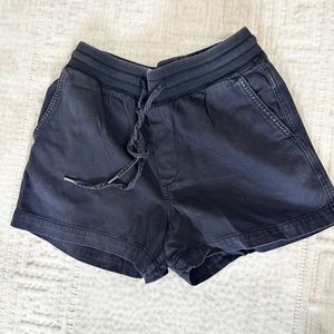 Gap black short